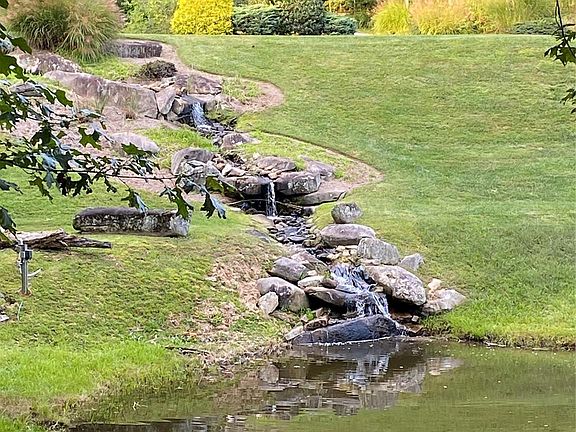 4th image of 5 Red Bud Ln