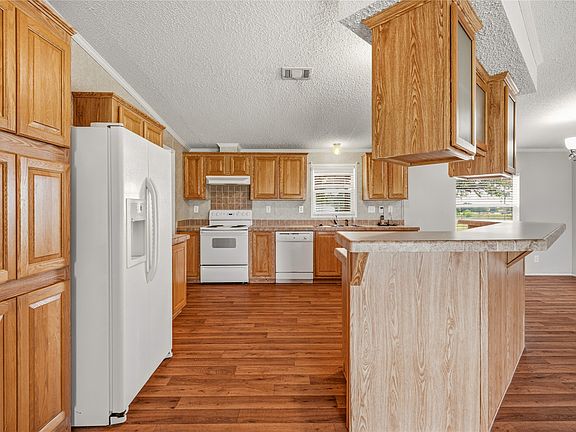 4th image of 1402 County Road 185