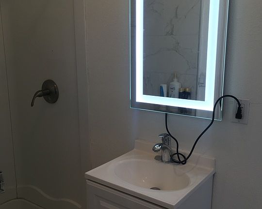 4th image of 4307 S Budlong Ave #A