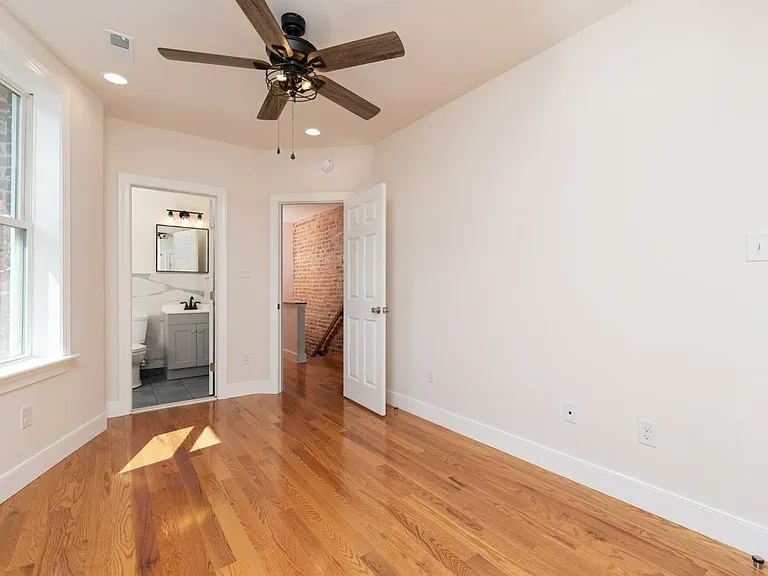 1224 W Cary St — Photo 23