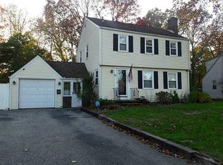 82 Glenwood Dr, Warwick, RI 02889