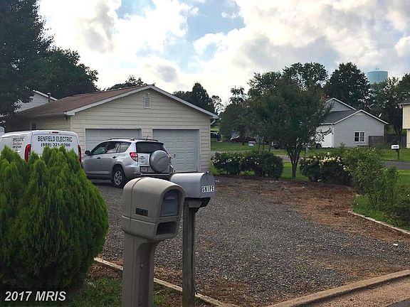 3rd image of 10793 Blake Ln