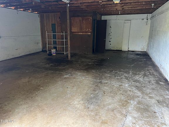 2nd image of 110 Fishpond Rd