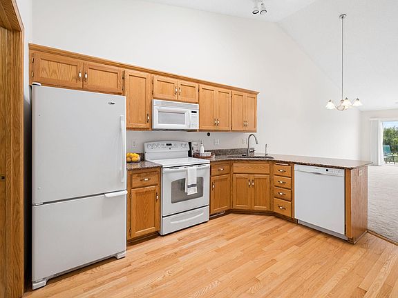 2nd image of 1805 Lakeridge Way