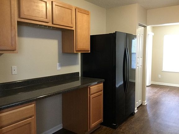 2nd image of 332 Aberdeen Cir