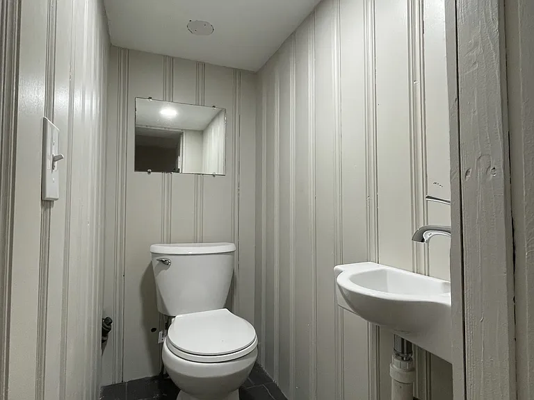 2644 W Lafayette Ave — Photo 46