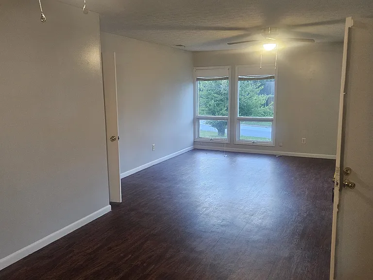 914 Bunker Hill Rd — Photo 4