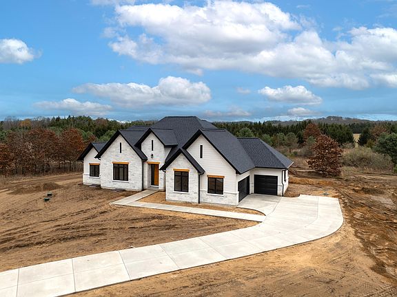 2nd image of 60589 Airpark Ln