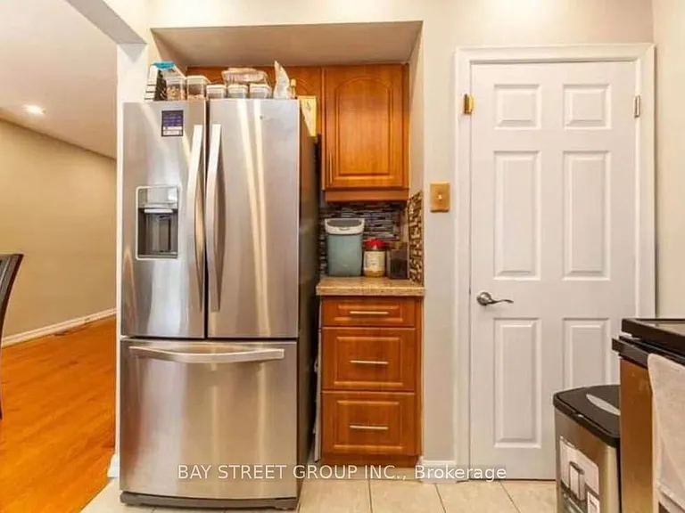 57 Medway Cres #UPPER FLOOR — Photo 8
