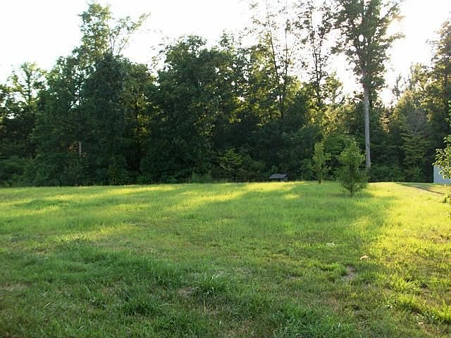 2nd image of 613 Daisy Ln