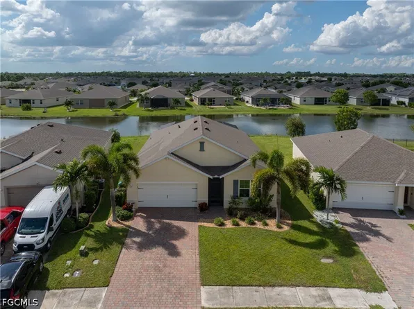 3190 Estancia Ln, Cape Coral, FL 33909