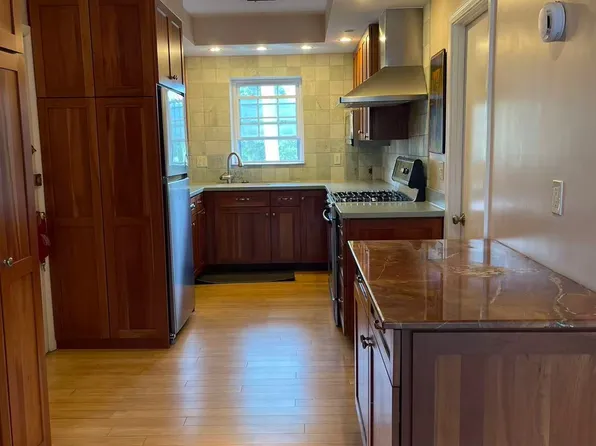 30 Lake Shore Ct APT 4, Brighton, MA 02135