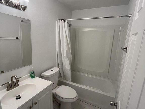 5th image of 260 Monica Dr