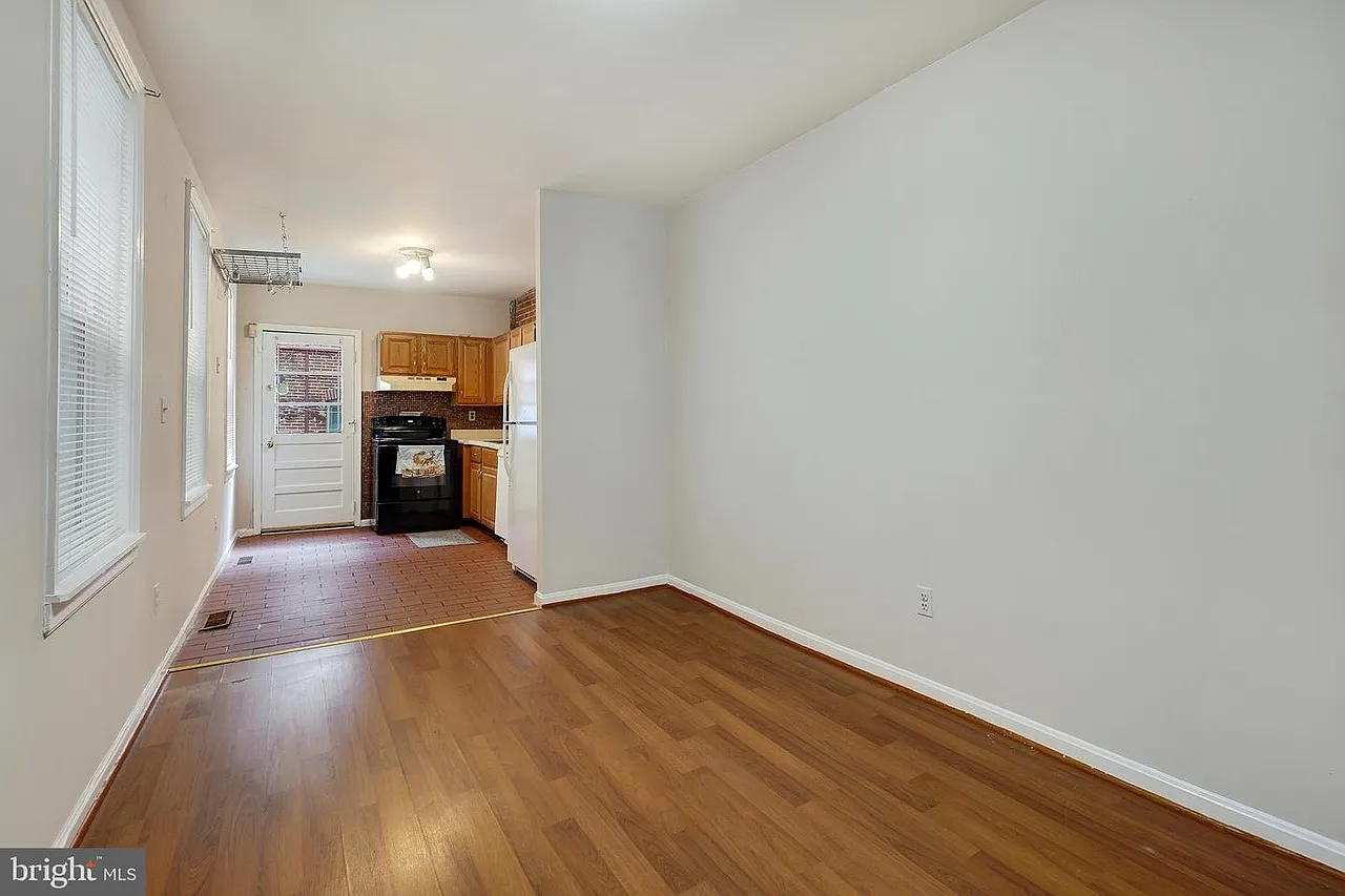 325 S Fremont Ave — Photo 4