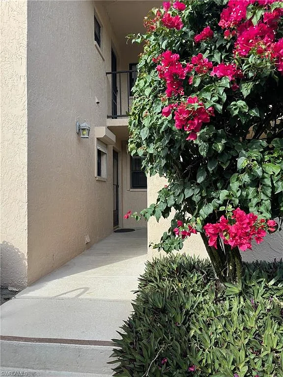 3 bed, 2.0 bath, 1384 sqft, $2,500 — Photo 2