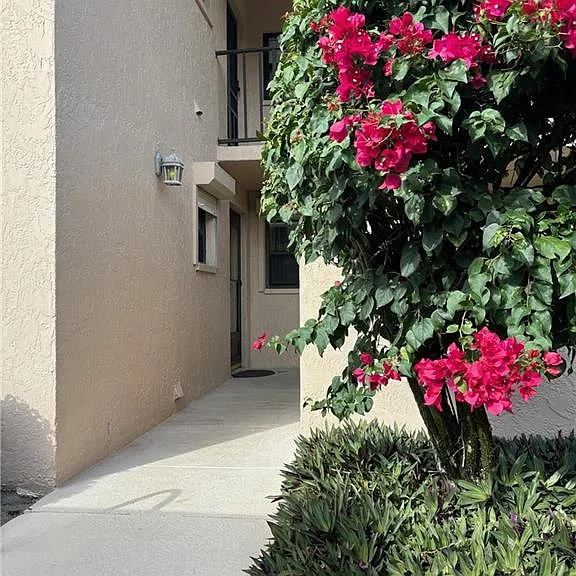 513 Lake Louise Cir #101 — Photo 2
