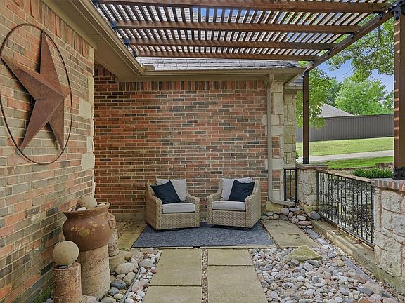 5th image of 31 Forest Hills Cir