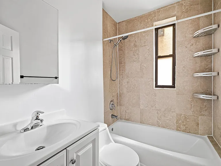 433 W 21st St #6A — Photo 8