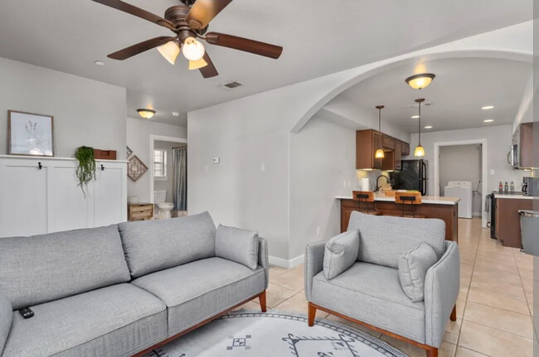 2 bed, 1016 sqft, $1,400 — Photo 3