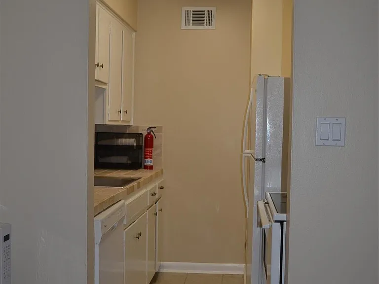 1710 Brun St #10 — Photo 11