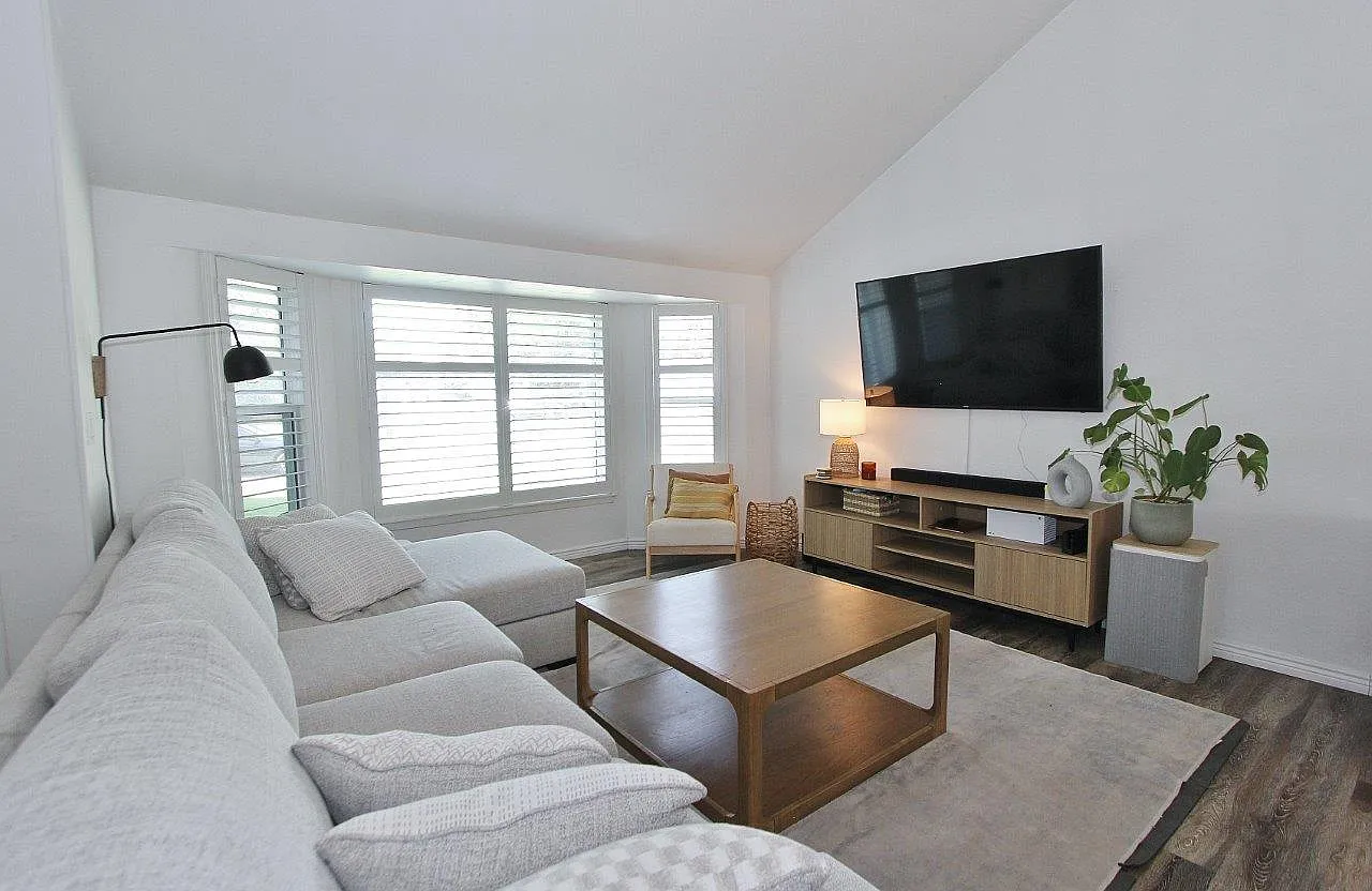 3 bed, 1014 sqft, $1,950 — Photo 3