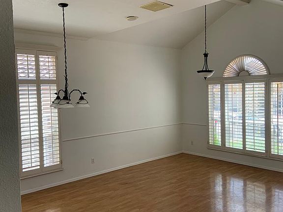 3rd image of 904 La Gotera Pl