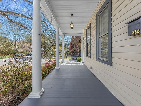 4th image of 258 Broad St