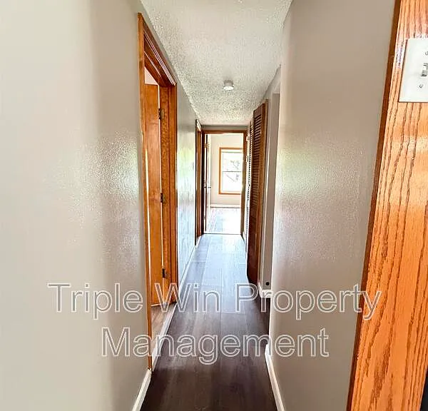 810 Saint Anthony Ln — Photo 21