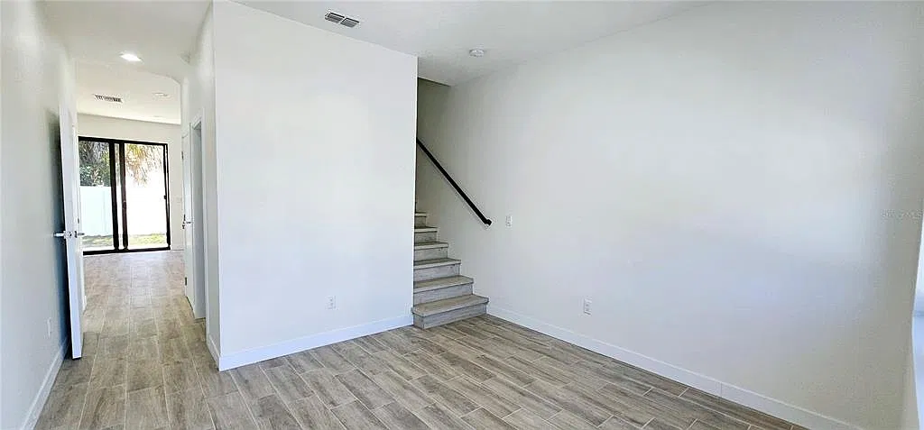 3 bed, 2.5 bath, 1596 sqft, $2,900 — Photo 2