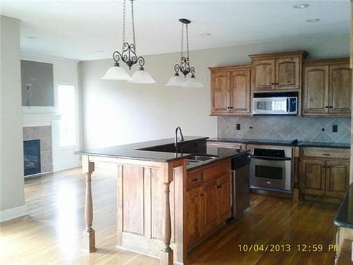 3rd image of 1409 SE Woodbine Dr