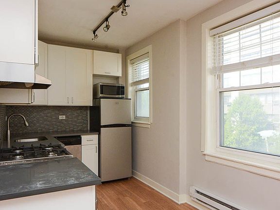 3rd image of 511 W Belmont Ave #13