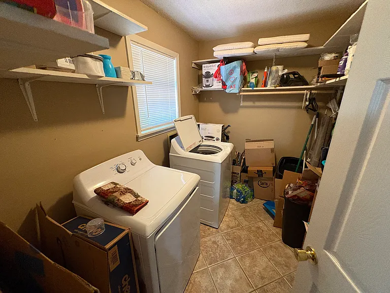 1001 Crawford Cir — Photo 27