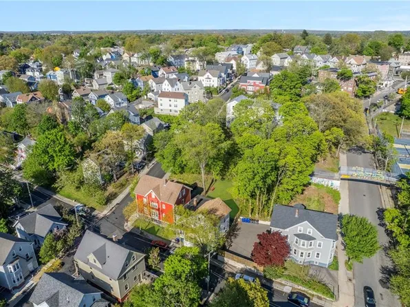89 Knowles St, Providence, RI 02906