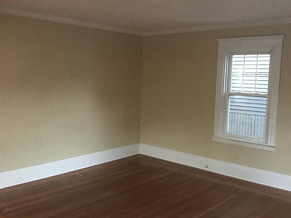 5th image of 303 Narragansett St