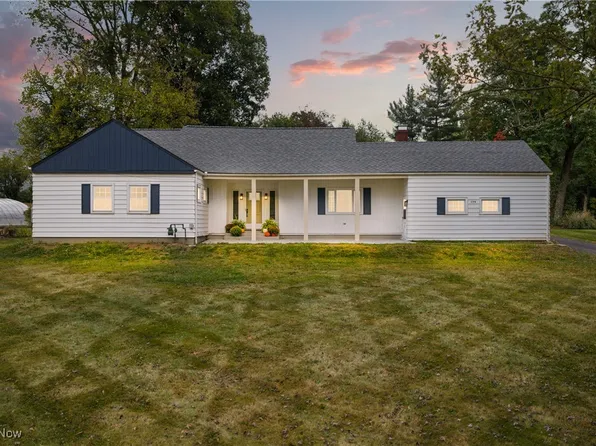1174 Manchester Ave SW, North Lawrence, OH 44666