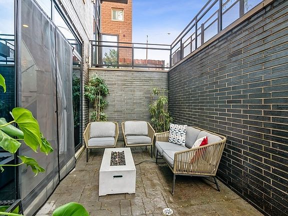 3rd image of 2607 N Ashland Ave #1W