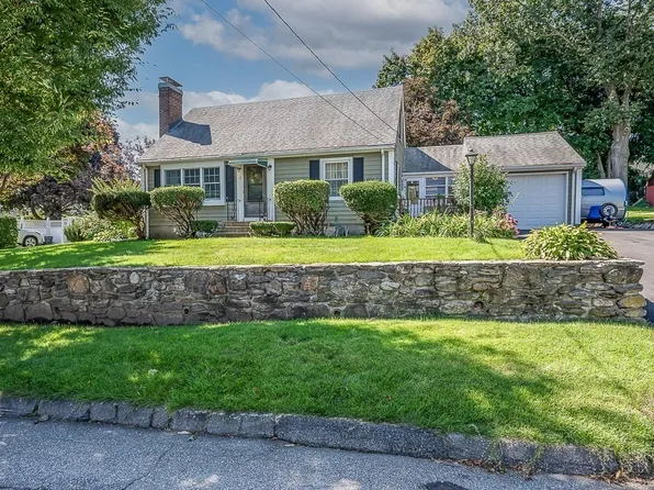 15 Housatonic St, Worcester, MA 01606