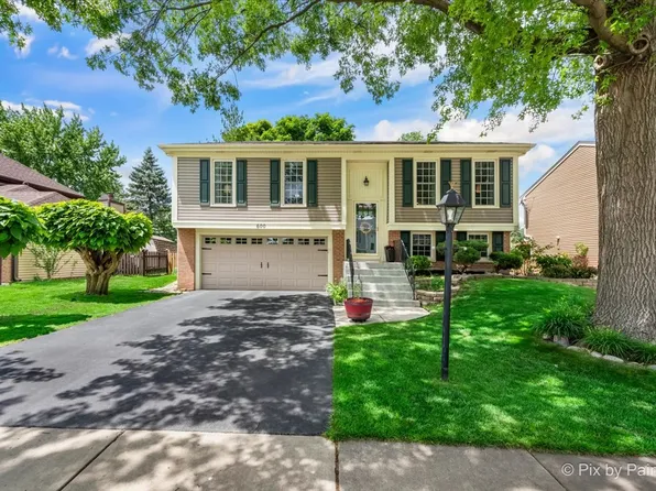 600 Radnor Dr, Roselle, IL 60172
