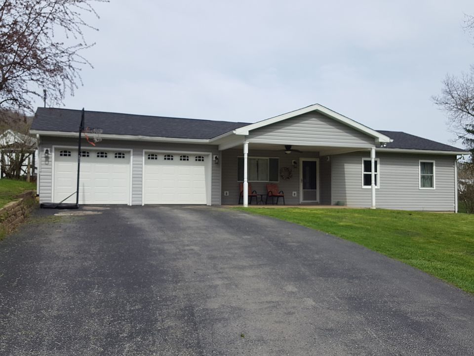 Front patio,2 stall garage