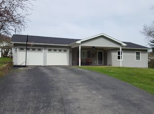 517 Windy Hill Dr, Mannington, WV