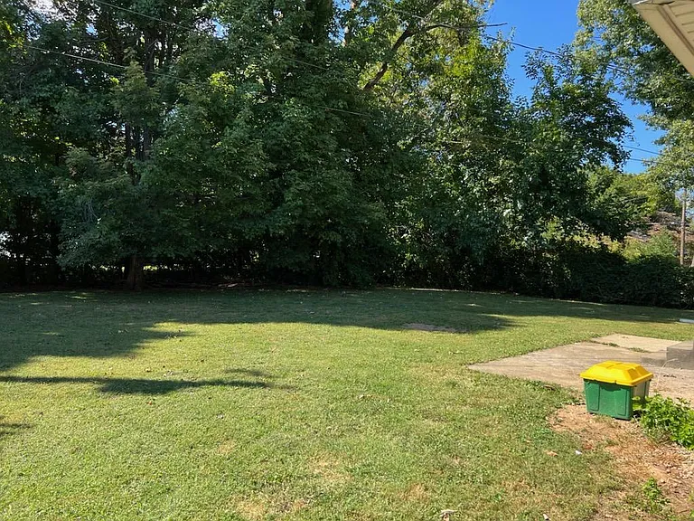 1502 Lynn Way — Photo 37