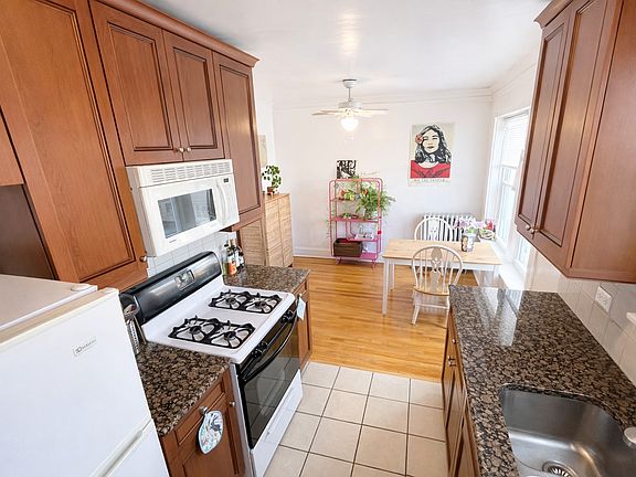 5th image of 2044 W Farragut Ave APT 3N