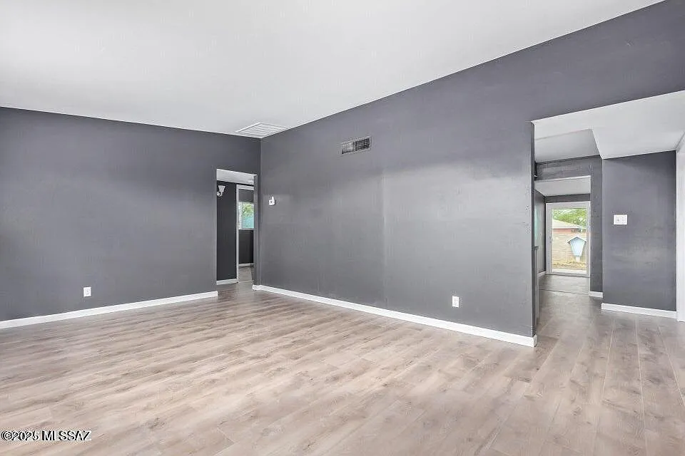 4 bed, 3.0 bath, 1656 sqft, $1,900 — Photo 2