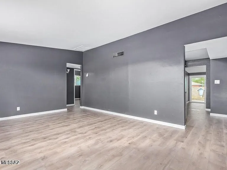 843 E Alturas St — Photo 2