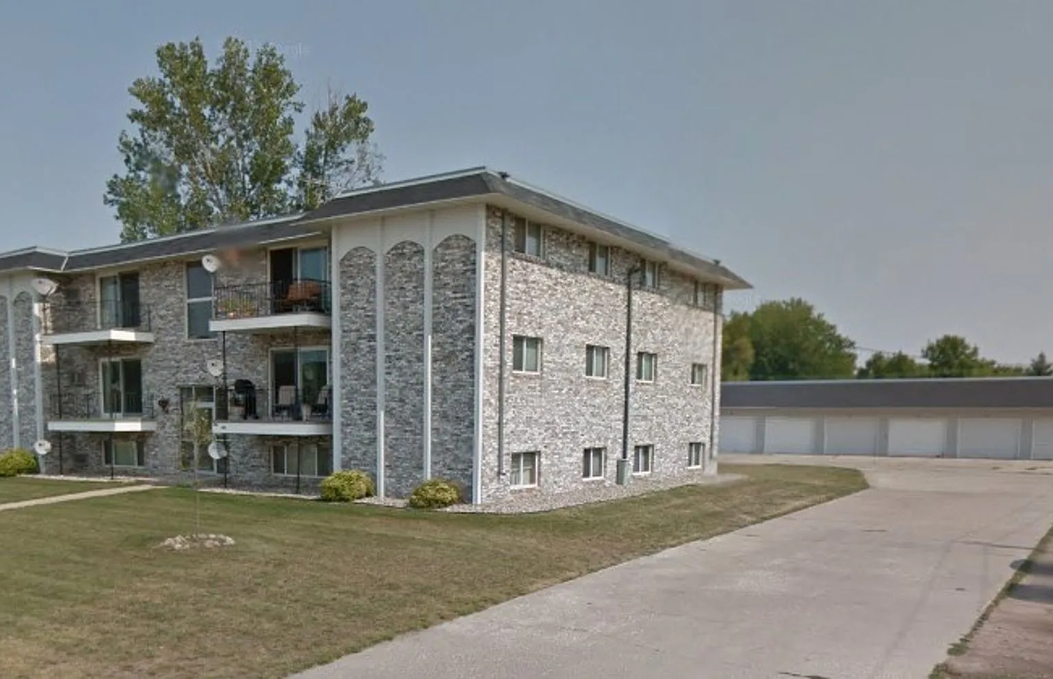 1327 Madison - 12 plex — Photo 2