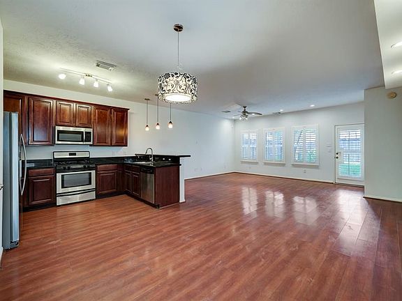 4th image of 1161 Eden Park Ln