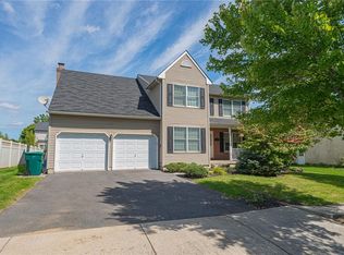 25 Grist Mill Ln, Easton, PA 18045