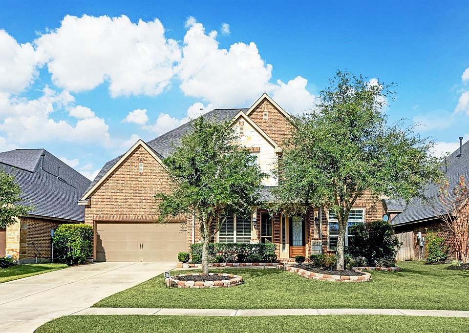 Located in the highly desirable Master Planned Community of Firethorne in Katy TX. Community has many amenities which include area pools, fitness center, hike and bike trails, several pocket parks with play equipment and sports fields.