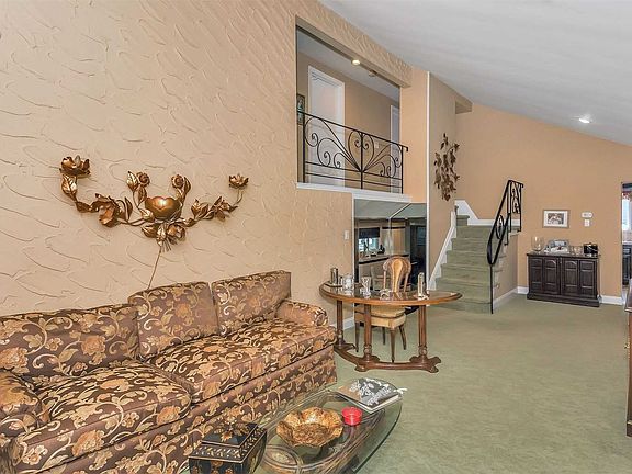 3rd image of 29 E Park Dr