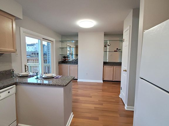 Kitchen & Dining area